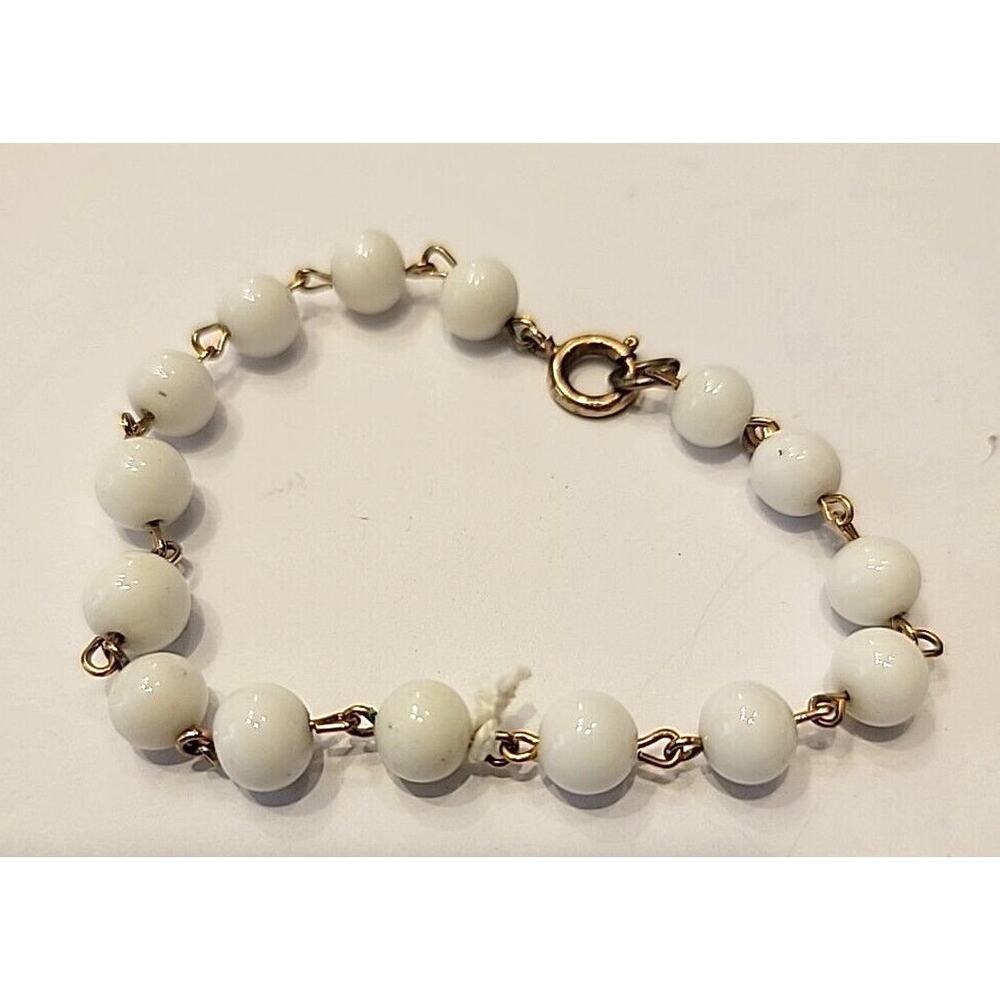 Vintage White Bead Bracelet With Gold Tone Metal